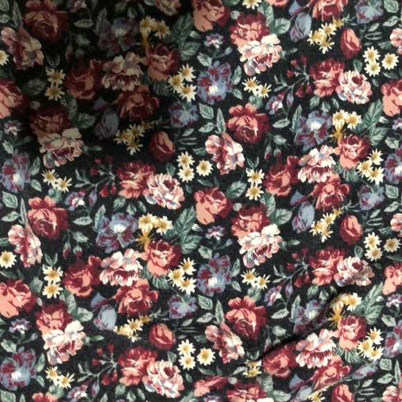 Forever 21 Floral Print T-shirt - Black, Size S - Picture 2 of 4